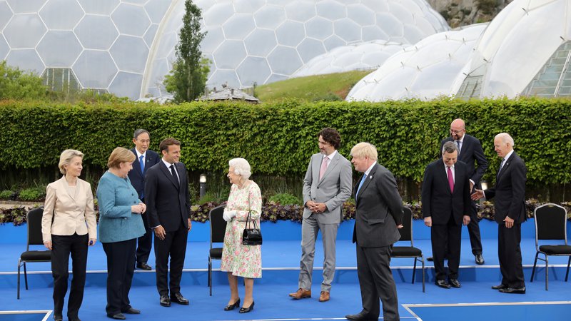 Fotografija: Skupinska slika G7 s kraljico. Foto Pool Reuters
