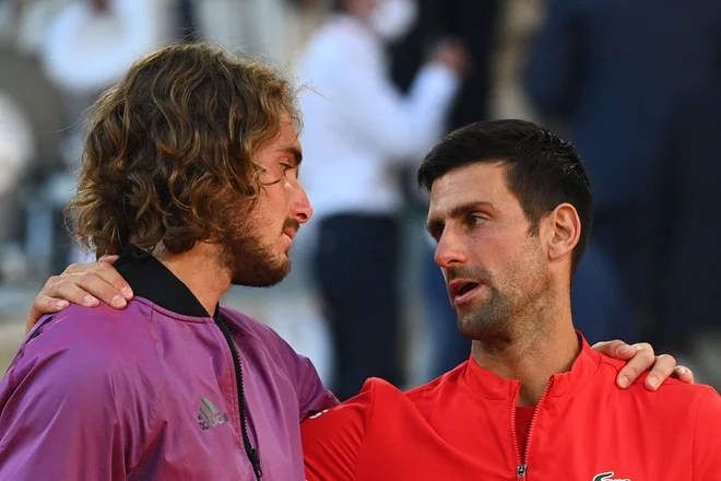 Novak Đoković in Stefanos Tsitsipas sta odigrala dvoboj za sladokusce. FOTO: Anne-christine Poujoulat/AFP