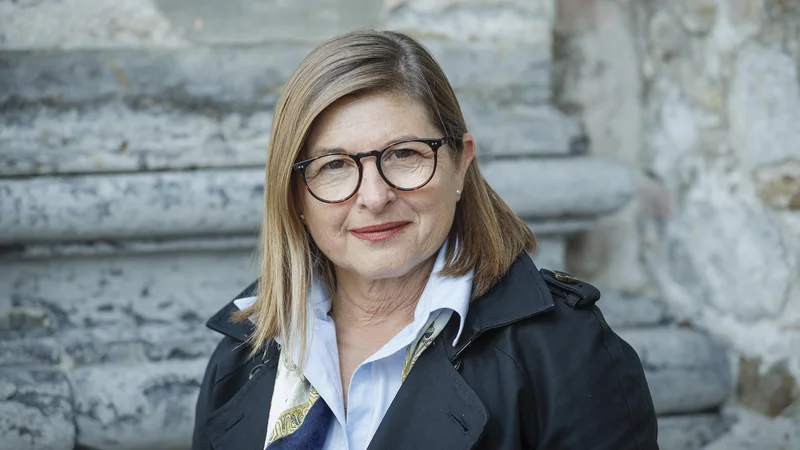Fotografija: »Pisanje mi prinaša spoznanja, ki me varujejo pred razočaranji, ker pisanje zahteva stoično držo,« je poudarila Mirana Likar. FOTO: Jože Suhadolnik