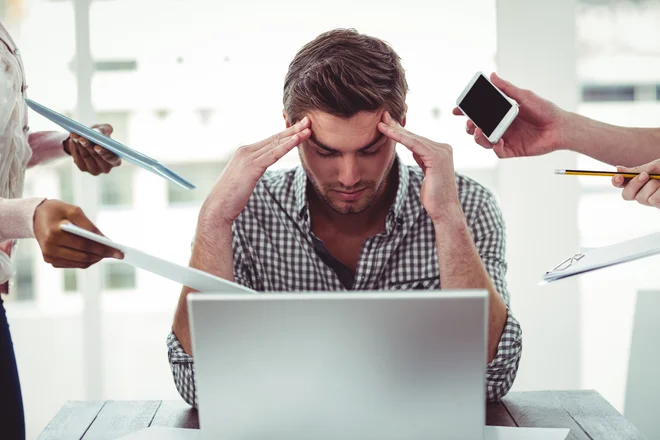 Življenje je stresno, zato niti za dušo niti za telo ni dobro, da stres še krepimo. FOTO: Shutterstock