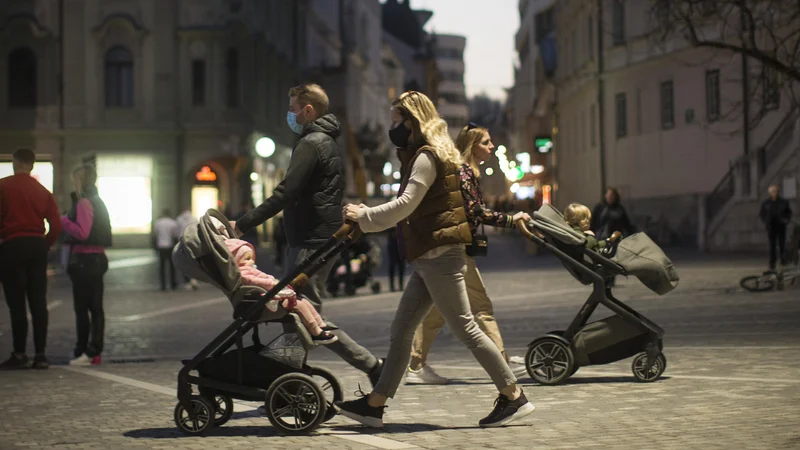 Fotografija: Univerzalni otroški dodatek, ki ga poznajo v številnih evropskih državah, je v koalicijski pogodbi napovedalo že kar nekaj vlad. Foto Jure Eržen