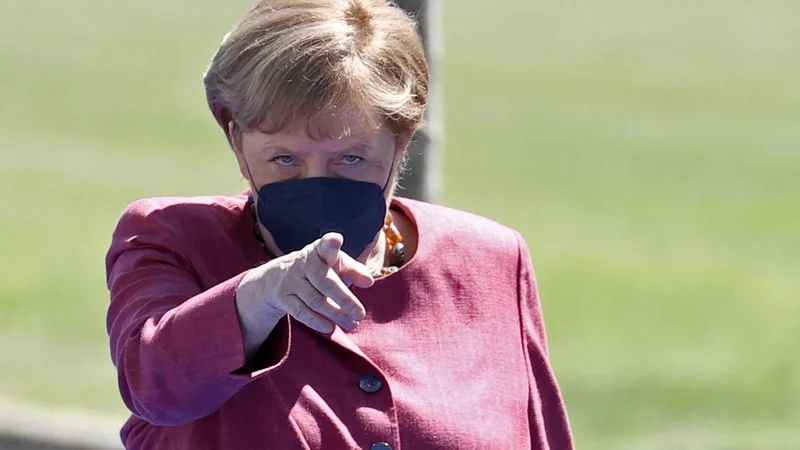 Fotografija: Nemška kanclerka Angela Merkel ob prihodu na zasedanje članic Nata. Foto: Kenzo Tribouillard/Afp