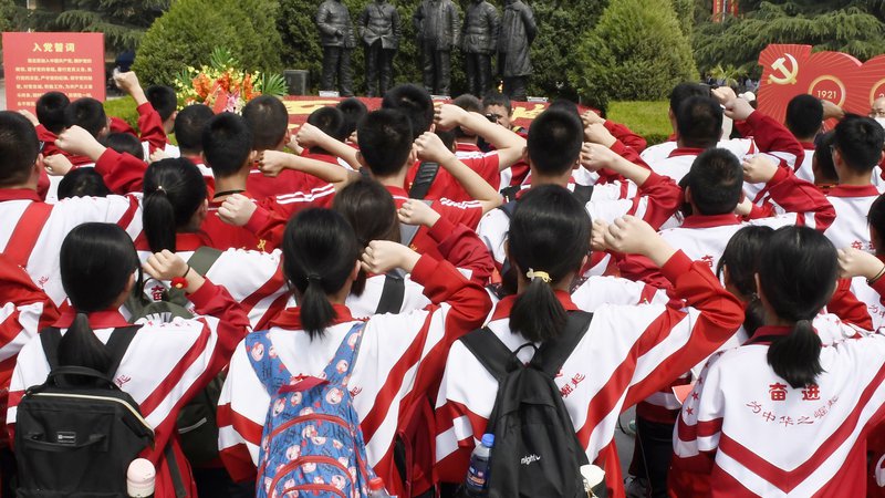 Fotografija: »Rdeči turizem« se imenuje obiskovanje krajev, ki imajo poseben pomen za zgodovino Komunistične partije. FOTO: Kjodo/Reuters