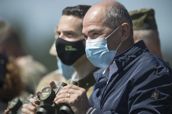 Janez Janša in minister Matej Tonin sta predstavljala Slovenijo na zasedanju Nata. FOTO: Jure Eržen/Delo