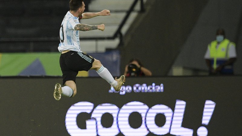 Fotografija: Lionel Messi se je veselil zadetka iz prostega strela. FOTO: Carl De Souza/AFP