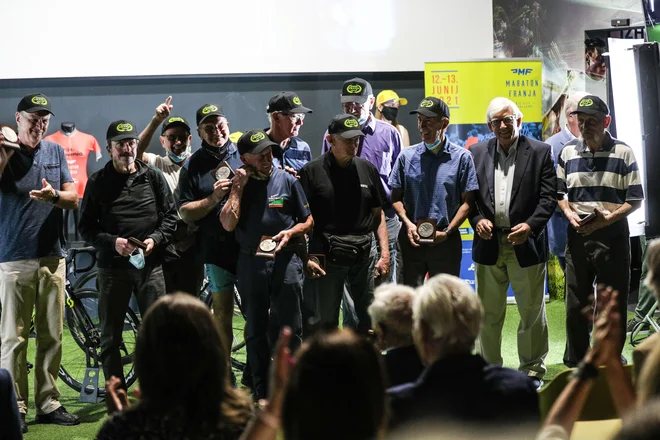 Legende maratona; kolesarji, ki so prevozili vse Franje, so se zbrali tudi na svečani tiskovni konferenci pred 40. ponovitvijo prireditve. FOTO: Miroslav Cvjetičanin