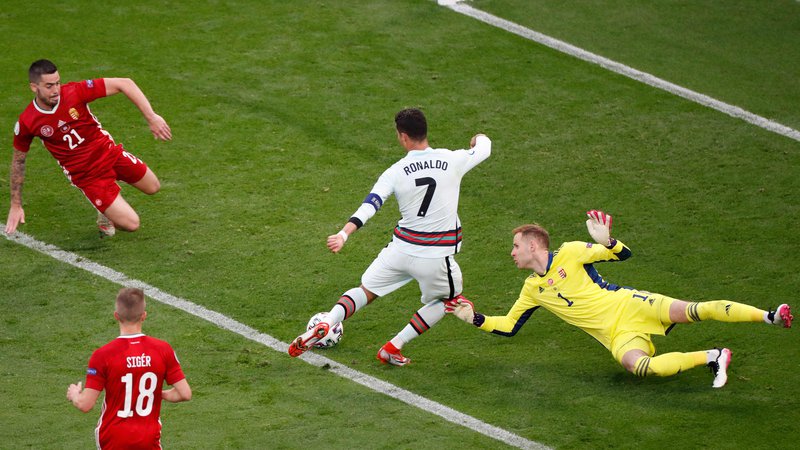 Fotografija: Cristiano Ronaldo je v Budimpešti zaokrožil zmago Portugalske s 3:0. FOTO: Laszlo Balogh/AFP