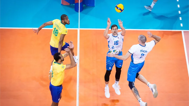 Fotografija: Alen Pajenk je v tretjem nizu dosegal točke iz prvega tempa po podajah Gregorja Ropreta. FOTO: FIVB