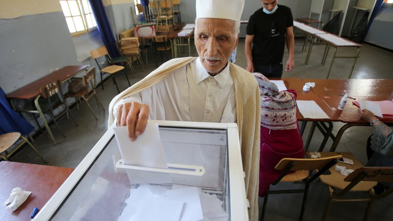 Fotografija: Volitve v Alžiriji. FOTO: Ramzi Boudina/Reuters
