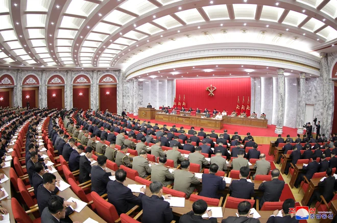 Plenum centralnega komiteja severnokorejske partije. FOTO: KCNA via Reuters