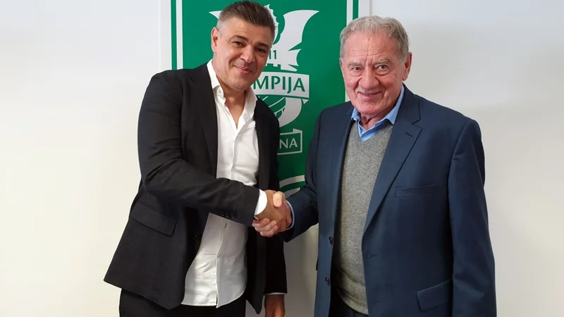 Fotografija: Savo Milošević in Milan Mandarić sta si segla v roko. FOTO: NK Olimpija Ljubljana