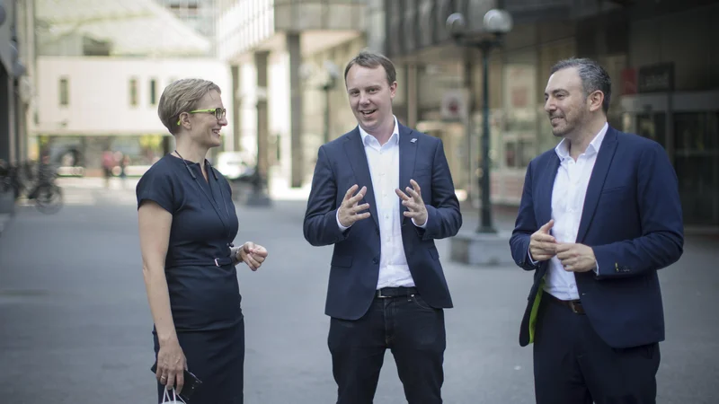 Fotografija: Franziska Brantner, Daniel Freund in Sergey Lagodinsky so iskali odgovore na vprašanje, zakaj se je Slovenija znašla na slabem glasu. Foto: Jure Eržen/Delo