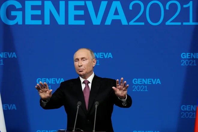 Ruski predsednik Vladimir Putin v Ženevi: Tudi zahod ima težave s človekovimi pravicami.&nbsp; FOTO: Pool/Reuters