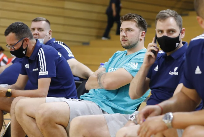 Dvoboj na Reki si je z zanimanjem ogledal tudi Luka Dončić. FOTO: Matija Djanješić/Cropix