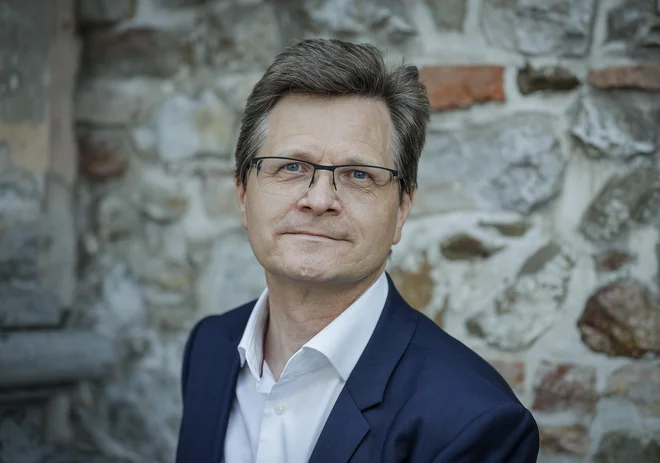 &raquo;Umetniško ustvarjanje se ne ozira na trenutne politične konstelacije ne na trenutno slavo, ampak je usmerjeno v prihodnost,&laquo; je poudaril Vincenc Gotthardt. Foto Jože Suhadolnik