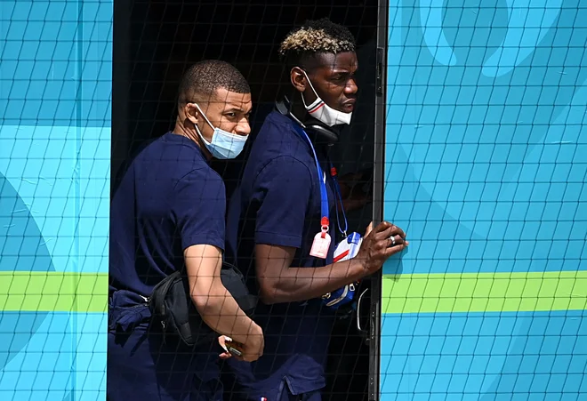 Kylian Mbappe in Paul Pogba je strašljiv francoski dvojec, ki tekmecem jemlje voljo. FOTO: Franck Fife/AFP