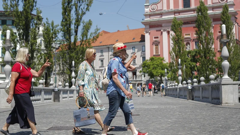 Ljubljanski turizem bi lahko rešili tuji turisti, domači ne, saj prihajajo le na enodnevne izlete. Foto Uroš Hočevar