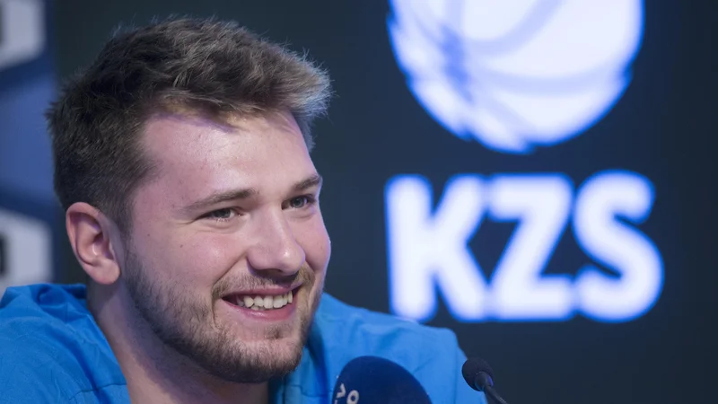 Fotografija: Luka Dončić se je po štirih letih vrnil v slovensko reprezentanco, v kateri uživa s soigralci. FOTO: Jure Eržen/Delo