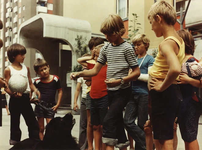 Z nadvse priljubljenim mladinskim filmom Sreča na vrvici so Bratovševo ploščad leta 1977 spoznali tudi vsi tisti, ki tam niso živeli.<br />
Foto promocijsko gradivo