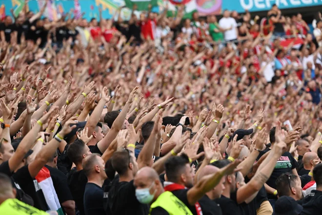 Štadion Puskas arena je eden najmodernejših v Evropi. Za obračun Madžarske in Portugalske je bil skoraj povsem poln. FOTO: Attila Kisbenedek/Reuters