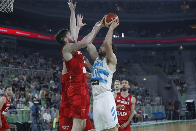 Mike Tobey je z odlično predstavo dokazal, da je velika okrepitev za Slovenijo. FOTO: Leon Vidic/Delo