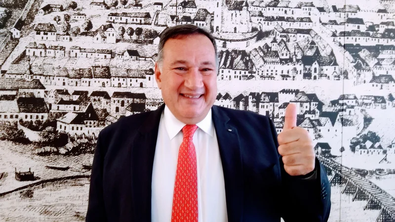 Fotografija: Spyros Capralos, predsednik Evropskih olimpijskih komitejev (EOK), ni skoparil s pohvalami na račun Slovenije, našega športa in športnikov ter Maribora, ki bo čez dve leti gostil poletni olimpijski festival evropske mladine. FOTO: Miha Šimnovec