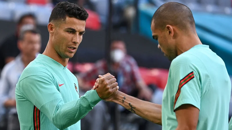 Cristiano Ronaldo in Pepe bosta želela premagati tudi Nemčijo. FOTO:&nbsp;Christof Stache/AFP