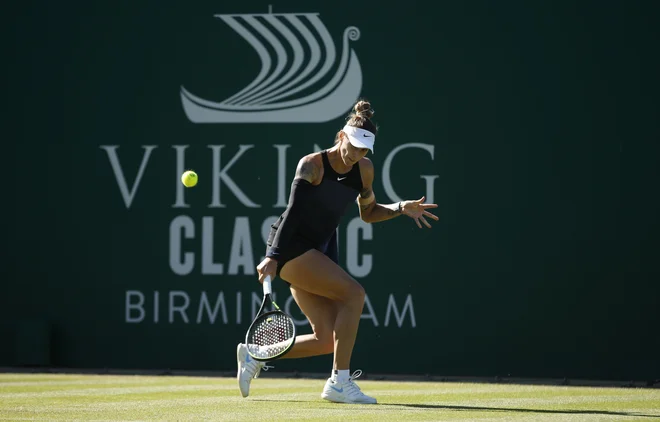 Polona Hercog pred Wimbledonom še ni tekmovalno nabrušena. FOTO: Matthew Childs/Reuters