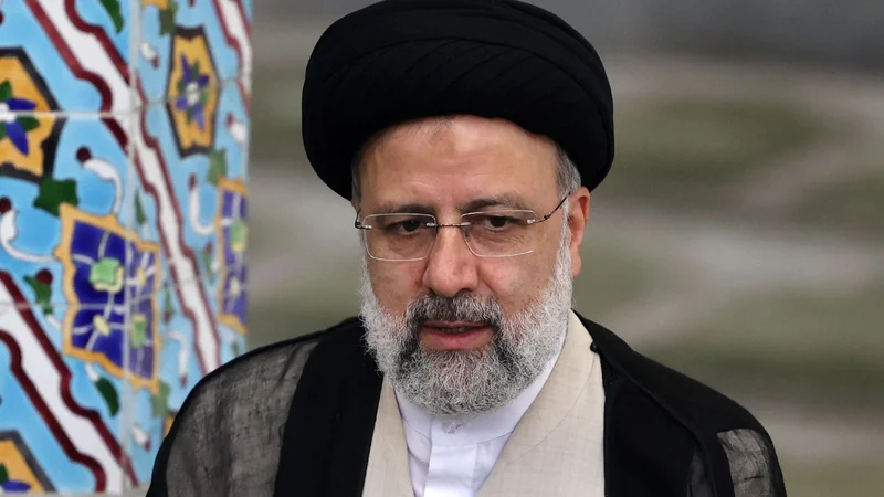 Fotografija: 60-letni klerik Raisi, prvi mož iranskega pravosodja, pripada ultrakonservativnemu taboru, ki ne zaupa Zahodu in o ZDA govori kot o »velikem satanu«. FOTO: Atta Kenare/Afp