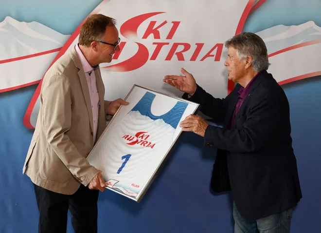 Novi predsednik&nbsp;Karl Schmidhofer (na fotografiji levo) je spregovoril na novinarski konferenci v Beljaku. FOTO: Barbara Gindl/AFP