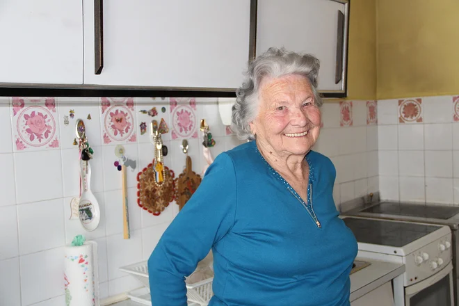 &raquo;Kdor tega ni doživel, si ne more predstavljati, kako je bilo,&laquo; je poudarila Albina Košorog. FOTO: Simona Fajfar/Delo