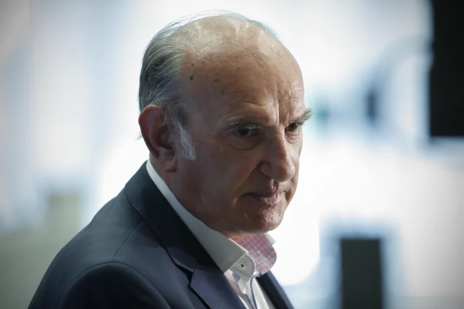 »Ko si spodaj, je najlažja pot navzgor,« pravi novi predsednik Desusa Ljubo Jasnič, ki po nekajmesečnih mandatih Aleksandre Pivec in Karla Erjavca stranko prevzema v nezavidljivem položaju. FOTO: Uroš Hočevar/Kolektiff