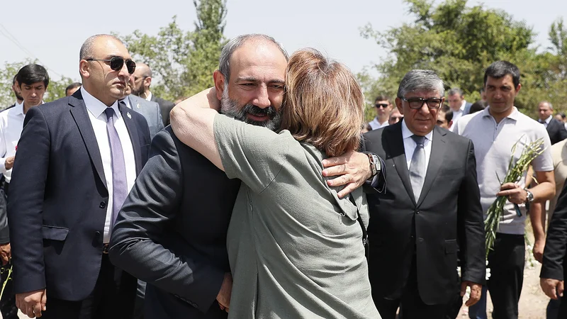 Fotografija: Nikol Pašinjan je na volitvah zmagal, opozicija govori o goljufijah. FOTO: AFP