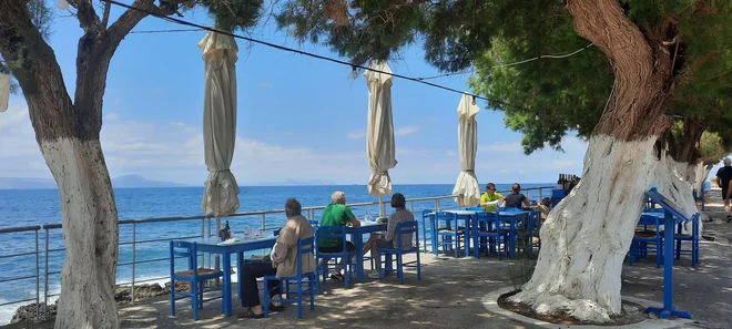 Ne pretiravamo, če rečemo, da so se turisti in domačini na Kreti razveselili drug drugega. FOTO: Urša Izgoršek