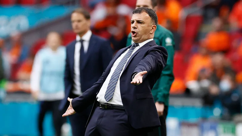 Fotografija: Igor Angelovski je kljub trem porazom na EP ponosem na makedonske nogometaše. FOTO: Koen Van Weel/AFP