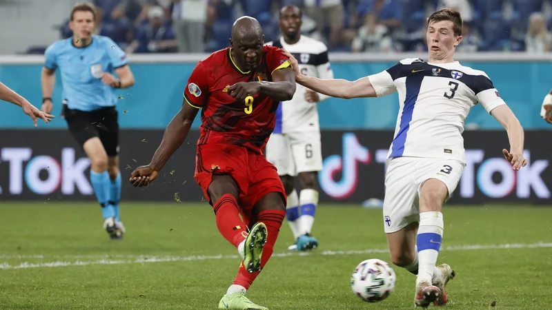 Fotografija: Romelu Lukaku je z drugim belgijskim golom razblinil upanje Fincev, da bi lahko osvojili drugo mesto v skupini B. FOTO: Anatolij Maljcev/Reuters