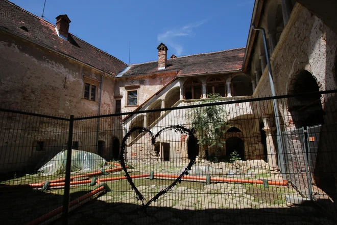 Stari del gradu bodo začeli obnavljati prihodnje leto. FOTO: Jože Pojbič/Delo