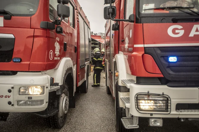 Veliko prostovoljnih gasilcev je svojemu poslanstvu zvestih že vseh 30 let samostojne države.&nbsp;FOTO: Voranc Vogel/Delo