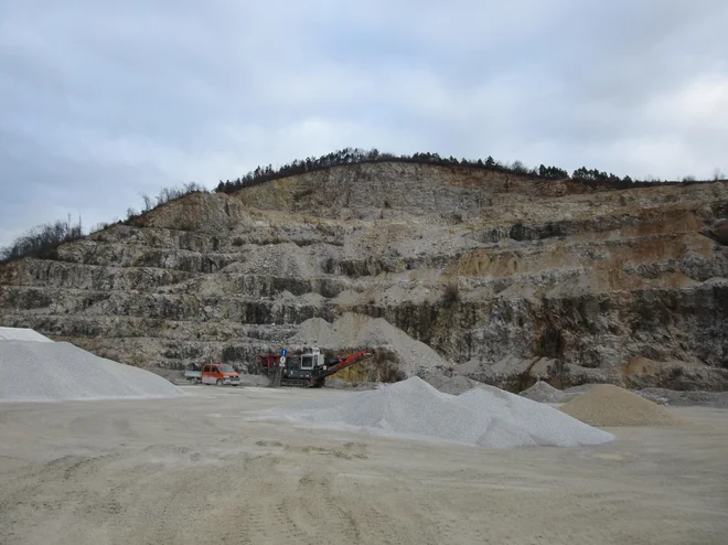 Kamnolom Velika Pirešica bo, ko bo plačana tudi kupnina last družbe APOC Aleša Počivalška, čigar partnerka je lastnica Ecobetona, ki v Pirešici rudari že od leta 2013. FOTO: Špela Kuralt/Delo