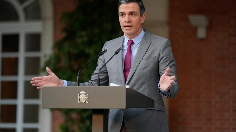 Fotografija: »Španska vlada je to odločitev sprejela, ker je najboljša za Katalonijo in Španijo,« je povedal premier Pedro Sanchez. FOTO: Juan Medina/Reuters