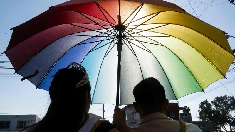 Fotografija: TOPSHOT - People take part in the LGBTQI+ Pride Parade in Tijuana, Baja California state, Mexico on June 19, 2021. (Photo by Guillermo Arias / AFP) Foto Guillermo Arias Afp