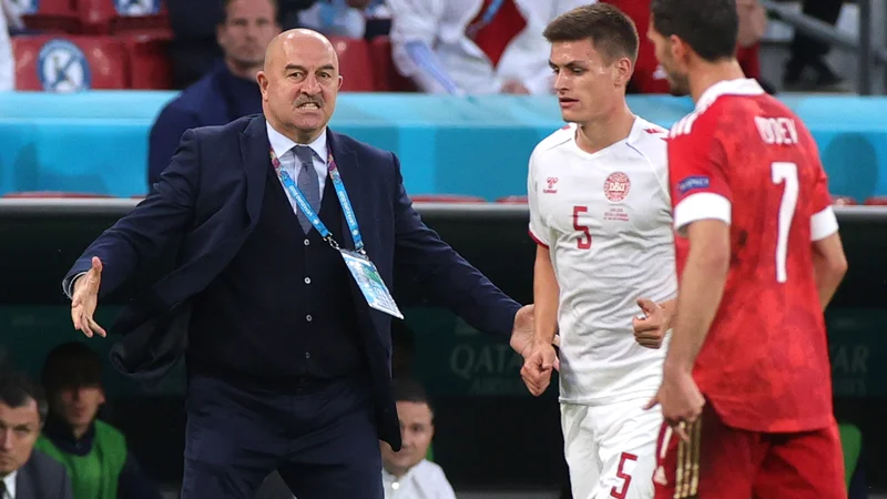 Fotografija: Selektor ruske izbrane vrste Stanislav Čerčesov je morda že vodil svojo zadnjo tekmo. FOTO: Friedemann Vogel/Reuters