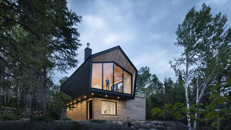 Fotografija: Tajnostno zasnovano počitniško hišo s skupno površino 220 kvadratnih metrov v Quebecu je projektiral montrealski arhitekturni biro Architecture49. Foto Stéphane Brügger