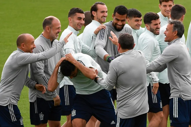 Kljub nezavidljivem položaju Španci odločilni dvoboj s Slovaki pričakujejo odlično razpoloženi. FOTO: Pierre-philippe Marcou/AFP