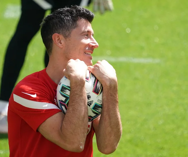 Robert Lewandowski bo znova v središču pozornosti poljskih navijačev. FOTO: Janek Skarzynski/AFP
