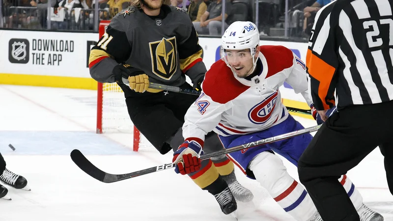 Fotografija: Hokejist Montrelala Nick Suzuki (desno) je z drugim golom v prazna vrata potrdil zmago kanadskega moštva, kii ga od velikega finala NHL loči le še zmaga. FOTO: Ethan Miller/AFP