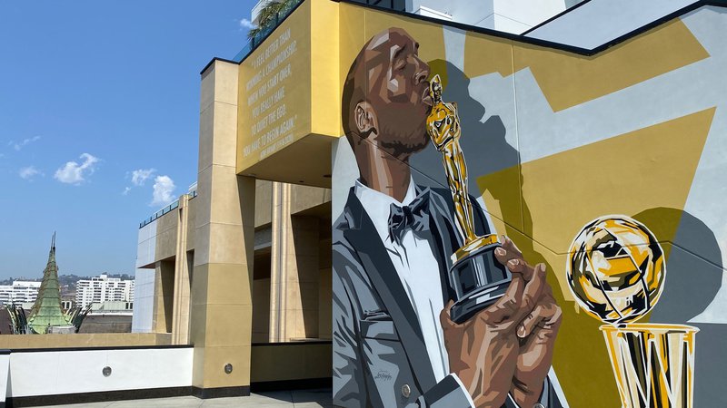 Fotografija: Spomin na Kobeja Bryanta je v Los Angelesu in drugod po ZDA še vedno zelo živ. FOTO: Chris Delmas/AFP