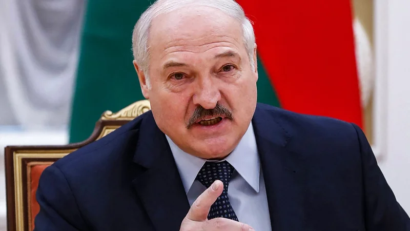 Beloruski predsednik Aleksander Lukašenko pravi, da sankcije pomenijo novo vojno, in to ne hladne. FOTO: Dmitry Astakhov/AFP