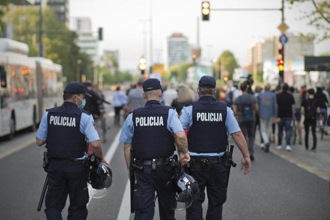 Policija je na oba dogodka v središču Ljubljane pripravljena. FOTO: Jure Eržen/Delo
