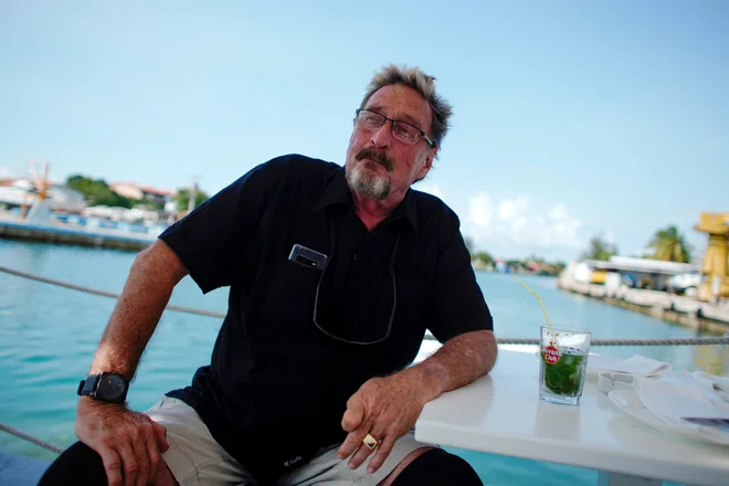 John McAfee med intervjujem v Havani leta 2019. FOTO: Alexandre Meneghini/Reuters